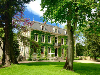 19세기 성에서 귀족처럼, Château de Challanges