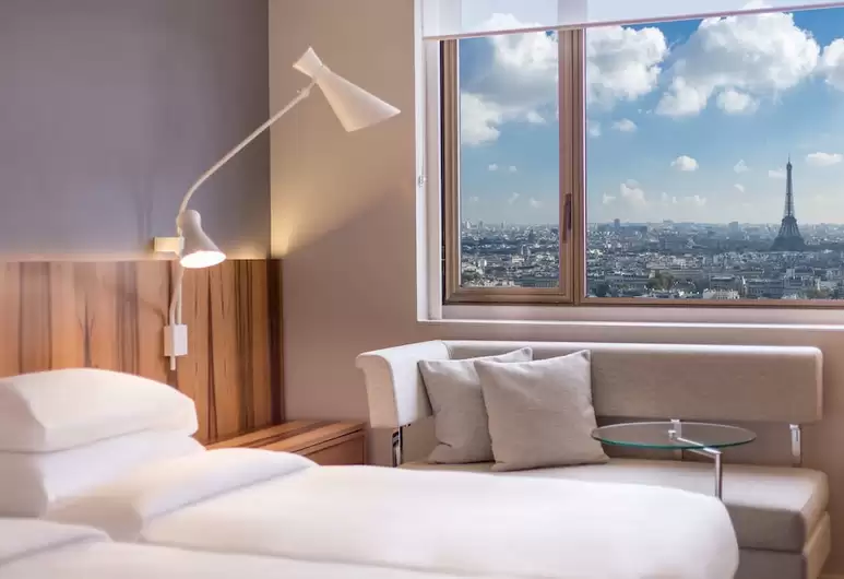 에펠탑과 파리 시내 전경을 한 눈에 담고 싶다면, Hyatt Regency Paris Etoile