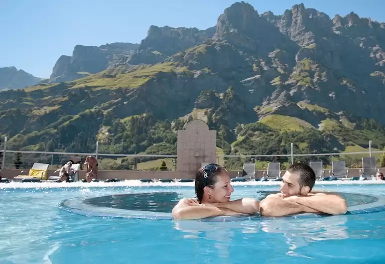 스위스 온천마을! 눈 덮인 알프스를 배경으로, Thermalhotels & Walliser Alpentherme