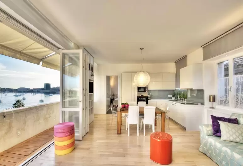 우리집 같은 편안함! 바다가 보이는 아파트형 호텔, Riva Luxury Suites