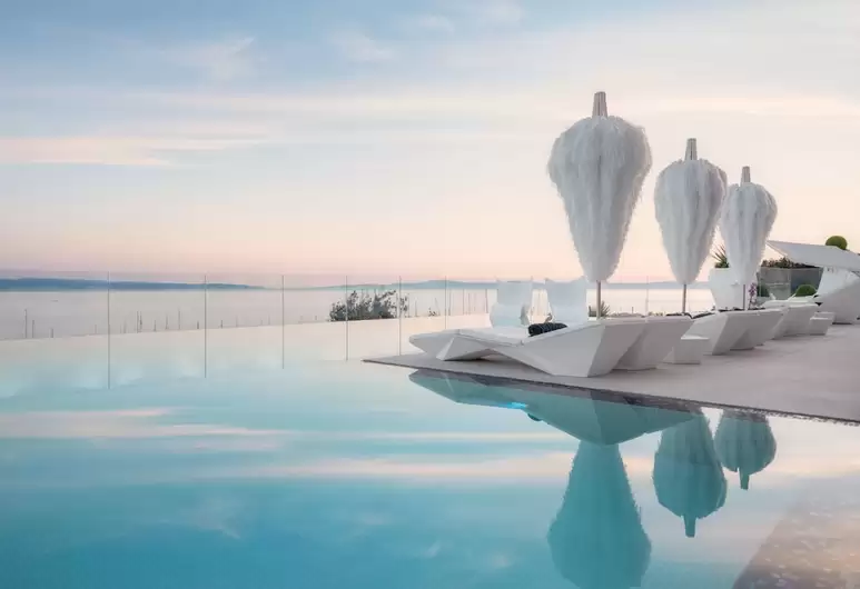 인피니티 풀, 그리고 모던한 인테리어의 5성급 호텔! All suites hotel Posh