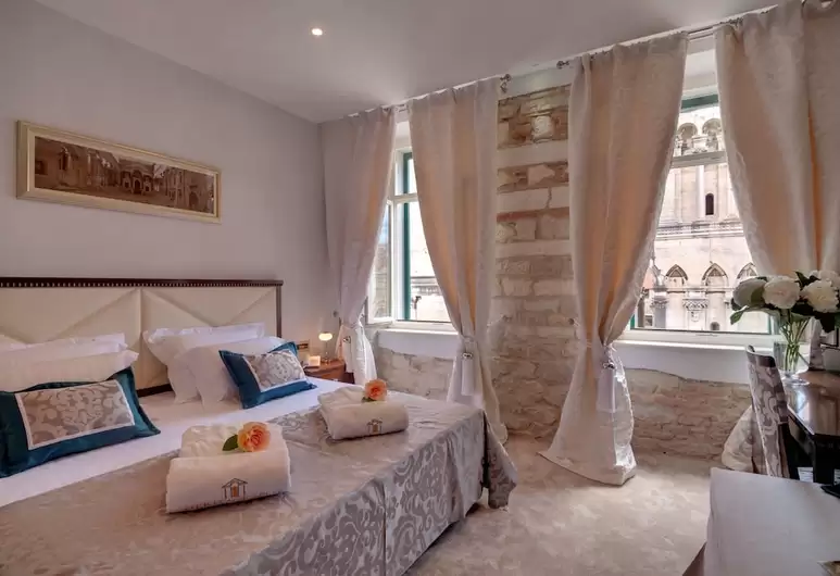 앤티크한 인테리어를 좋아한다면? Heritage Hotel Antique Split