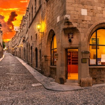 기사단의 거리를 따라 역사 속으로